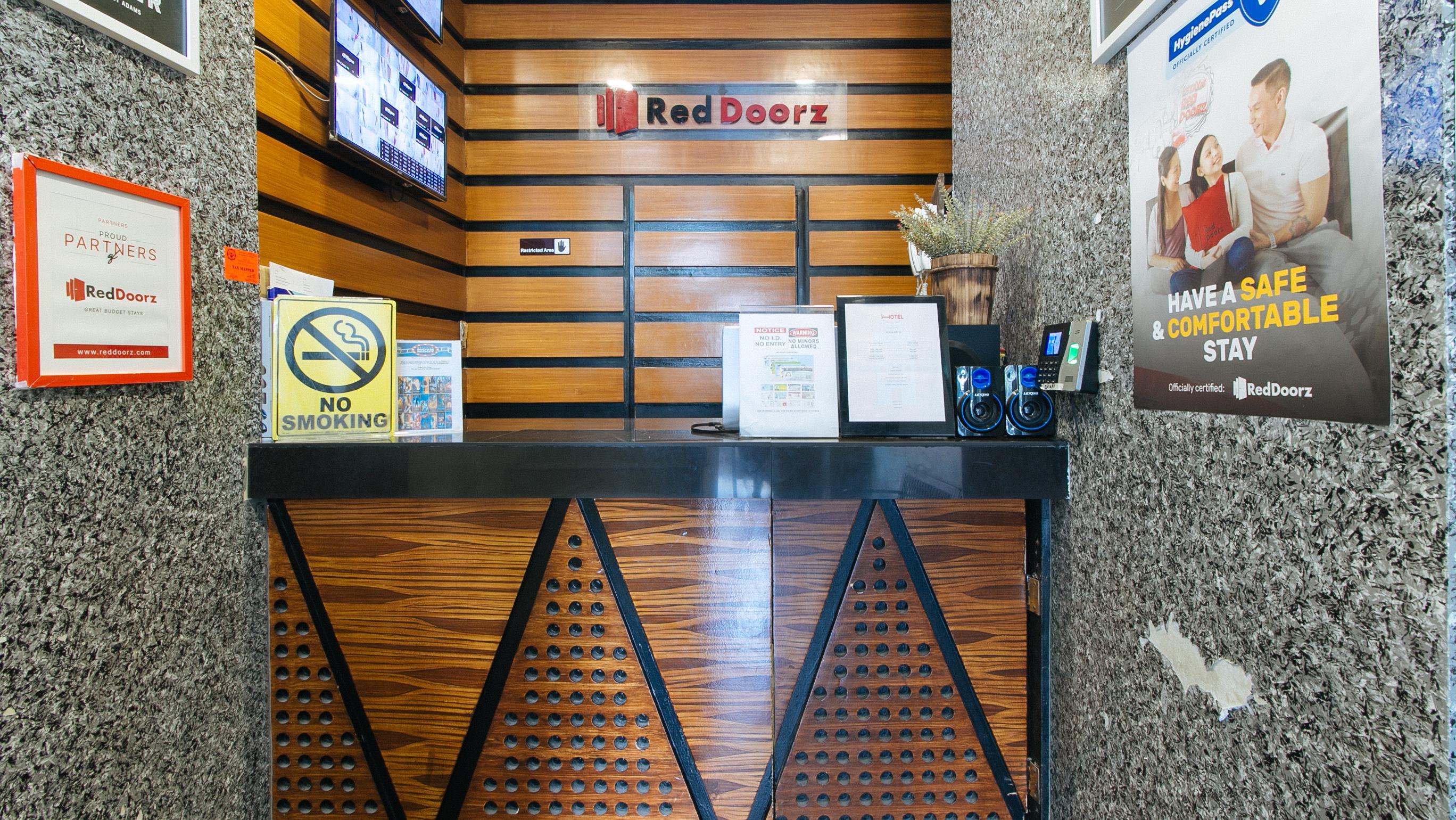 RedDoorz near Quiapo Church Manila Exterior foto